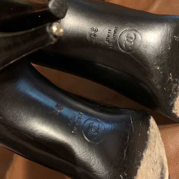 ***SOLD**** Black Chanel Split V Top Heels sz 38 - Picture 6 of 15